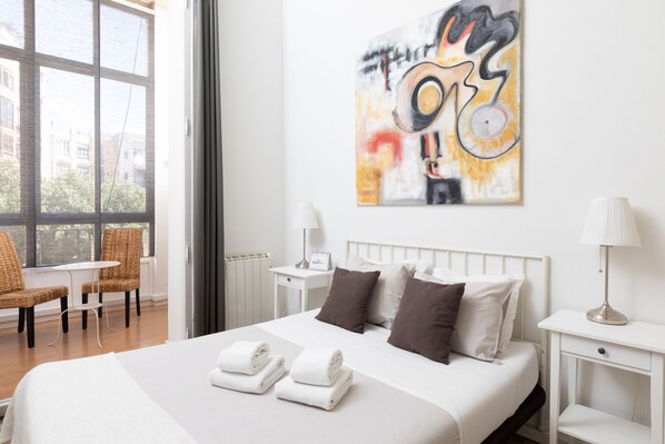 Double Room, Ensuite | Down comforters, desk, iron/ironing board, free WiFi - CasaNova Guest House (Barcelona)