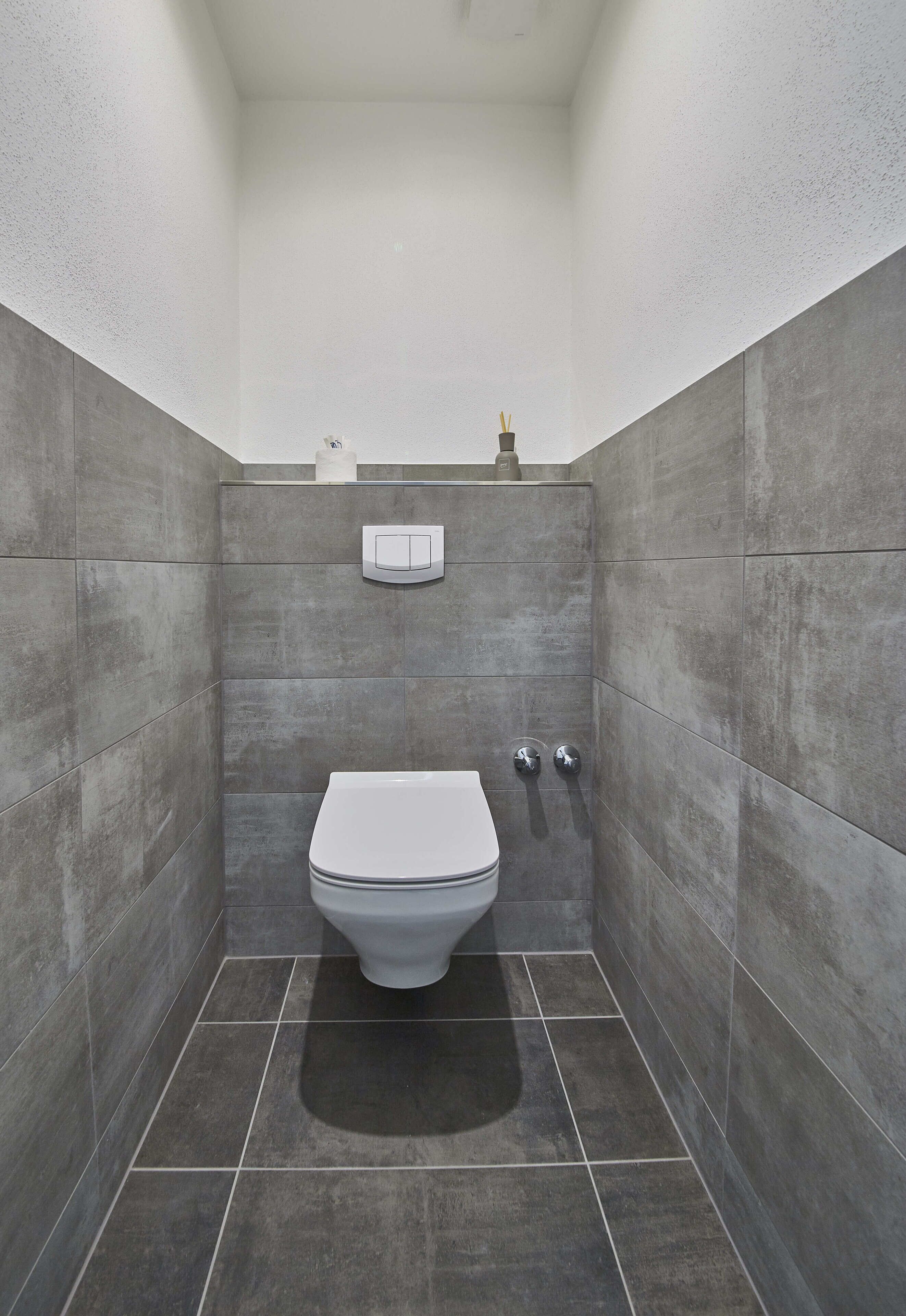 deluxe double room | bathroom | shower, free toiletries, hair dryer, towels