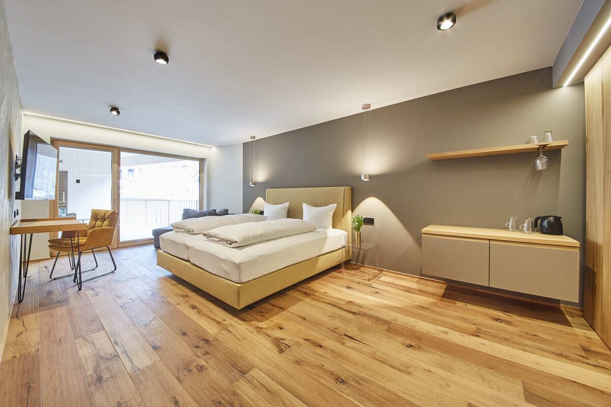 design double room | in-room safe, desk, soundproofing, free wifi