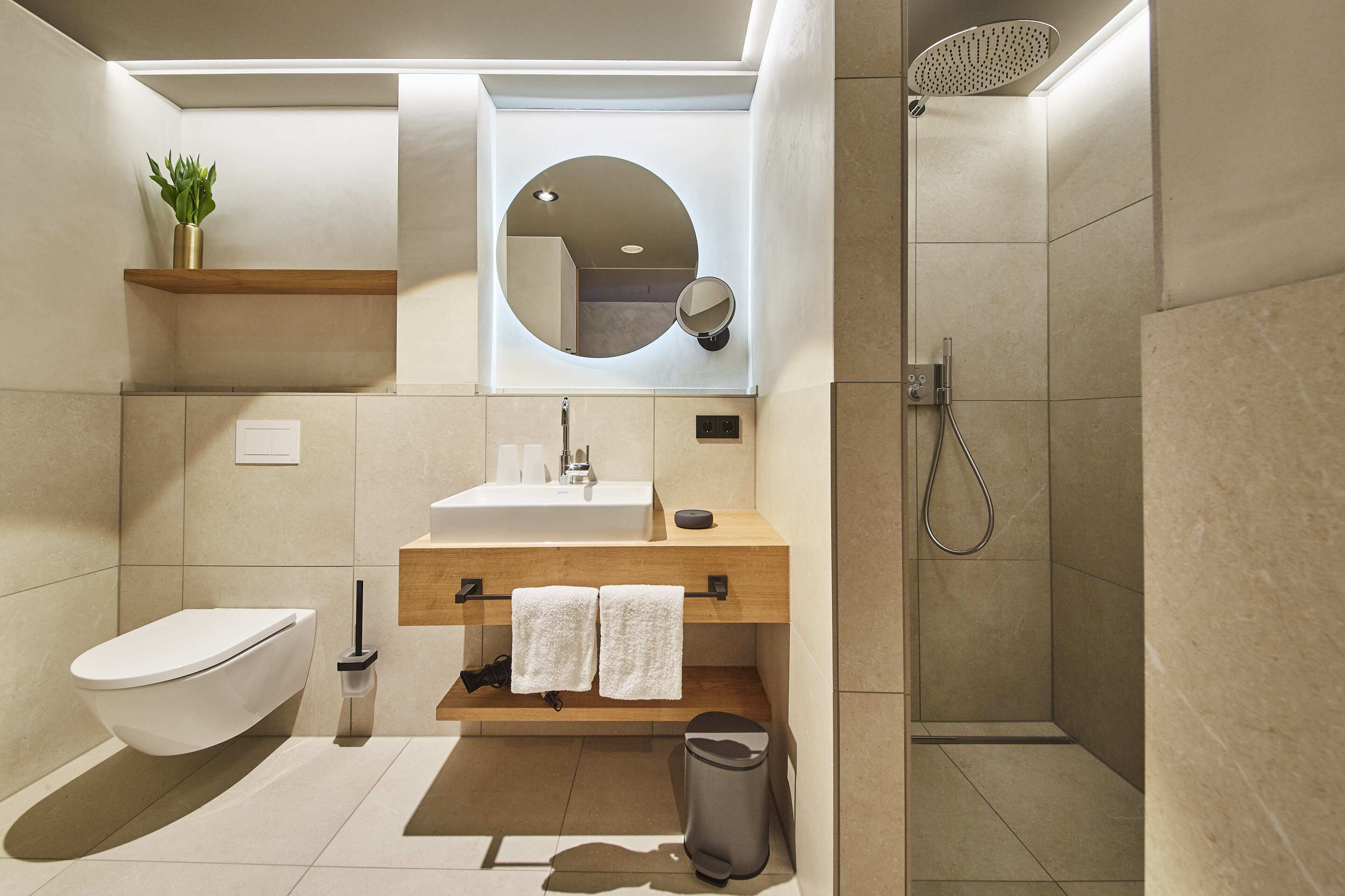 design double room | bathroom | shower, free toiletries, hair dryer, towels