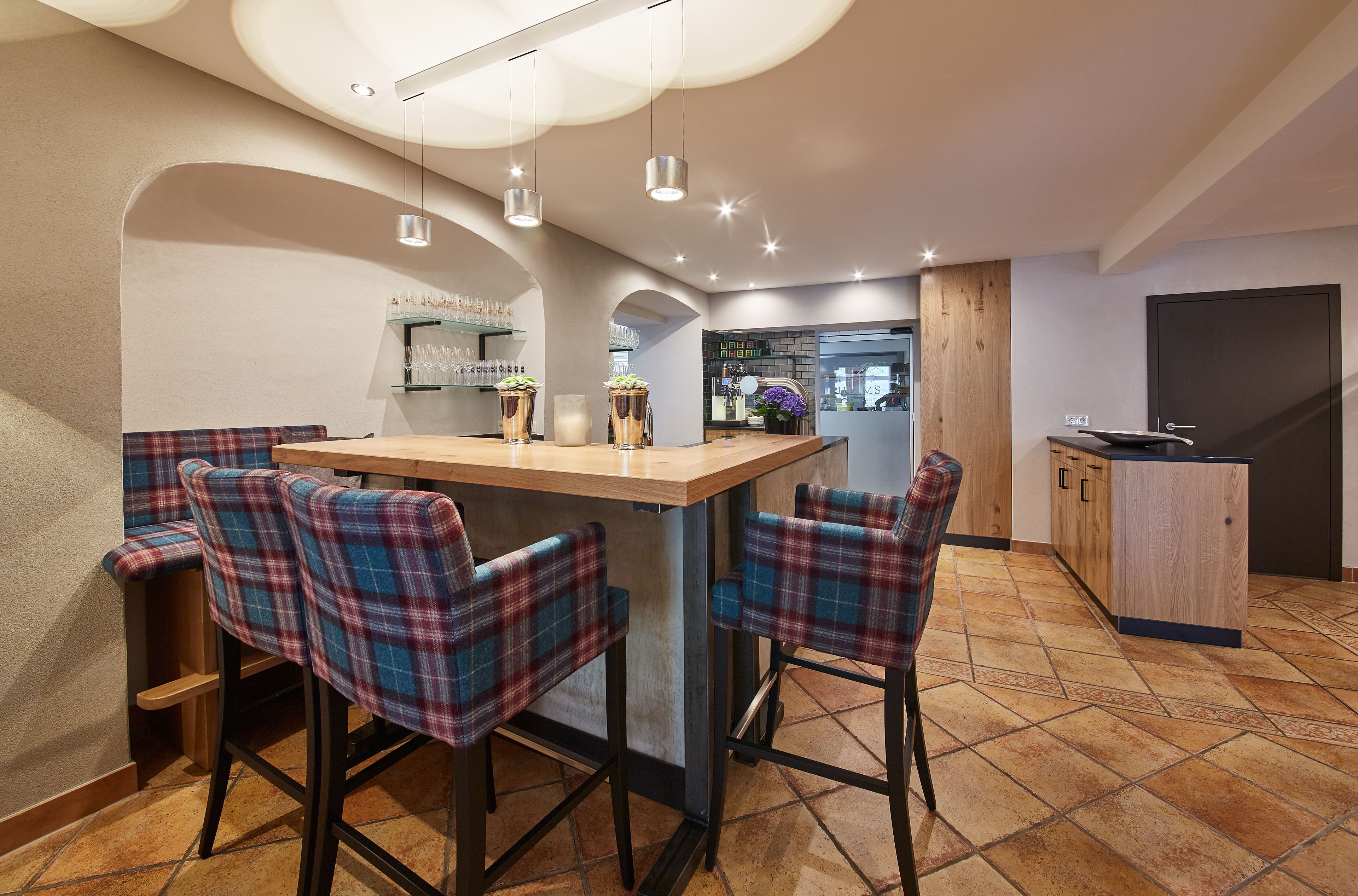 breakfast, lunch, dinner served; local and international cuisine