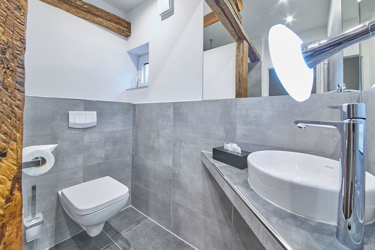 deluxe double room | bathroom | shower, free toiletries, hair dryer, towels