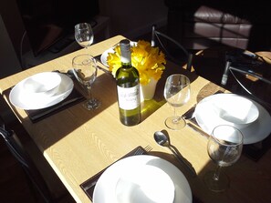 Apartment, 2 Bedrooms | In-room dining