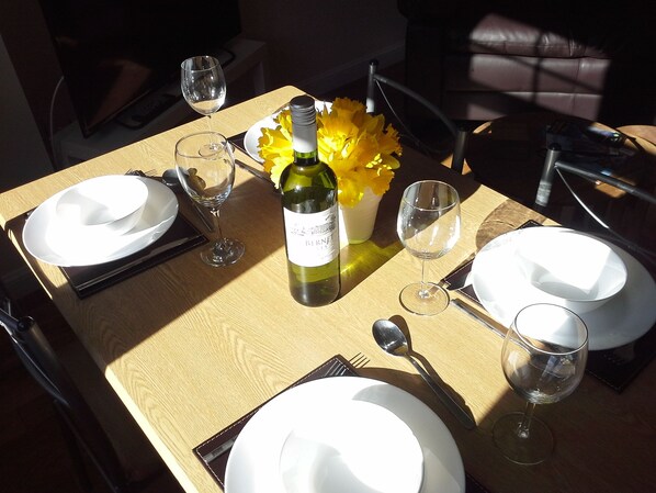 Apartment, 2 Bedrooms | In-room dining