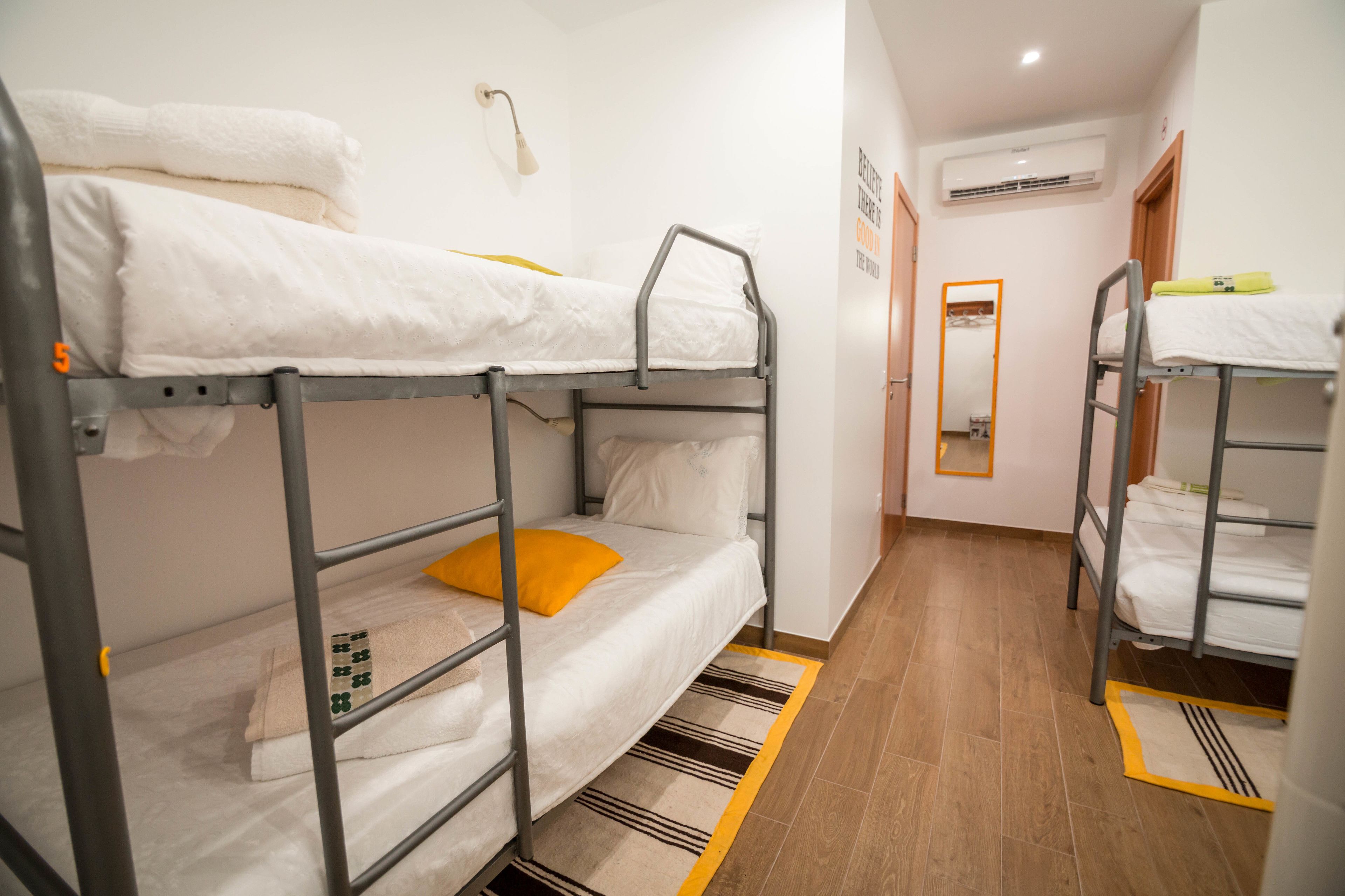 Dormitorio compartido, baño compartido (Amarelo) | Insonorización, tabla de planchar con plancha y wifi gratis 
