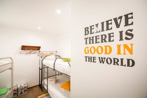 Shared Dormitory, Shared Bathroom (Amarelo) | Individually decorated, individually furnished, soundproofing - Mocho GuestHouse (Batalha)