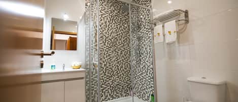 Suite (with Extra Bed) | Bathroom | Shower, free toiletries, hair dryer, towels