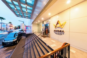 Front of property - Astara Hotel Balikpapan (Balikpapan)