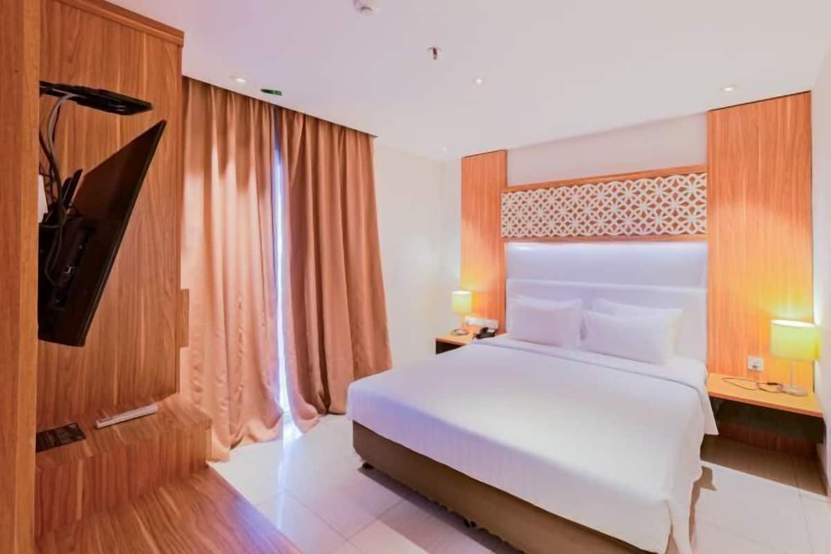 1 bedroom, premium bedding, minibar, in-room safe