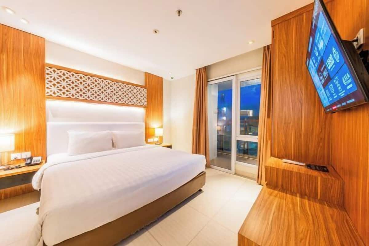 1 bedroom, premium bedding, minibar, in-room safe
