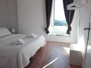 Shower, hair dryer, towels - Tuffudesu B&B (Osilo)