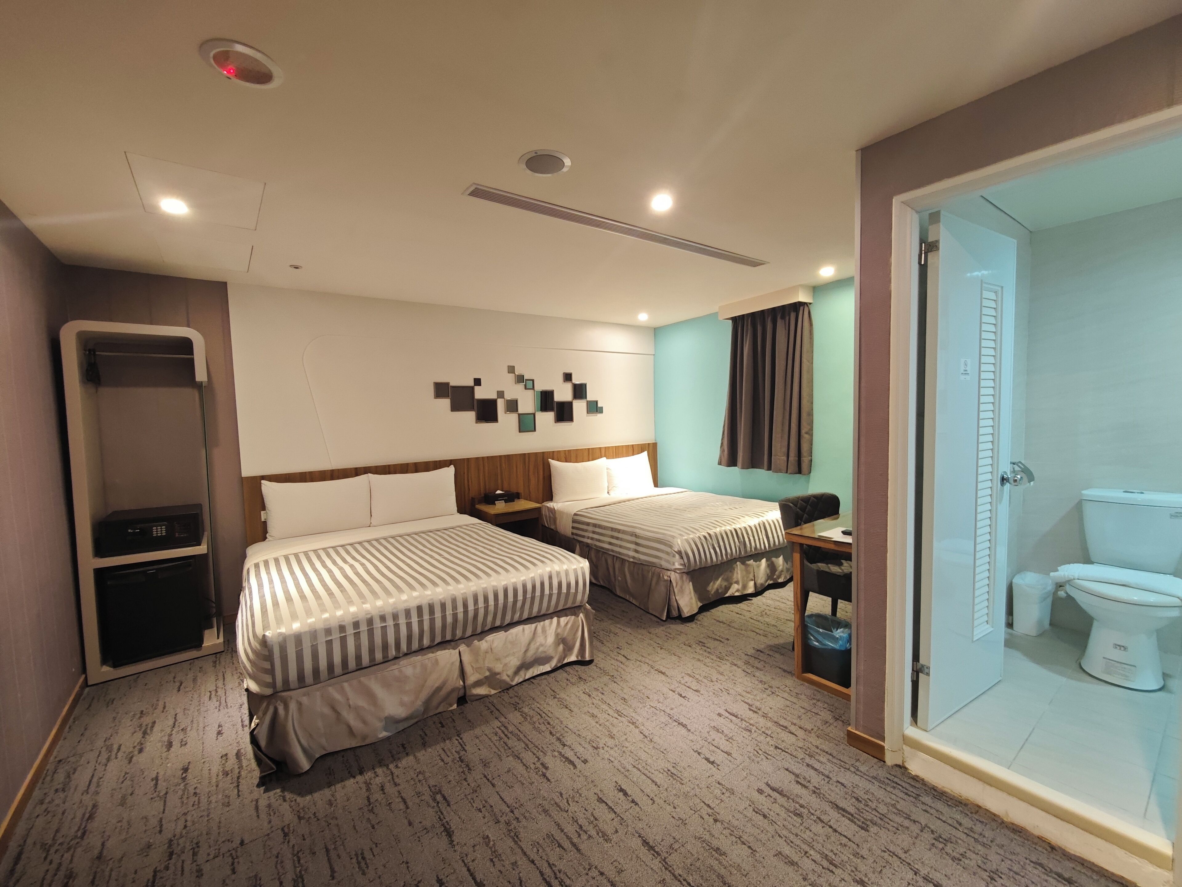 In-room safe, desk, laptop workspace, soundproofing