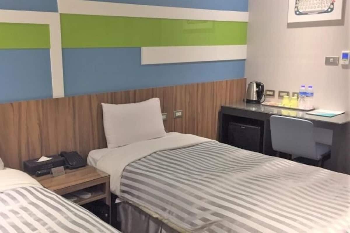 Standard Twin Room, 2 Twin Beds, No Windows | In-room safe, desk, laptop workspace, soundproofing