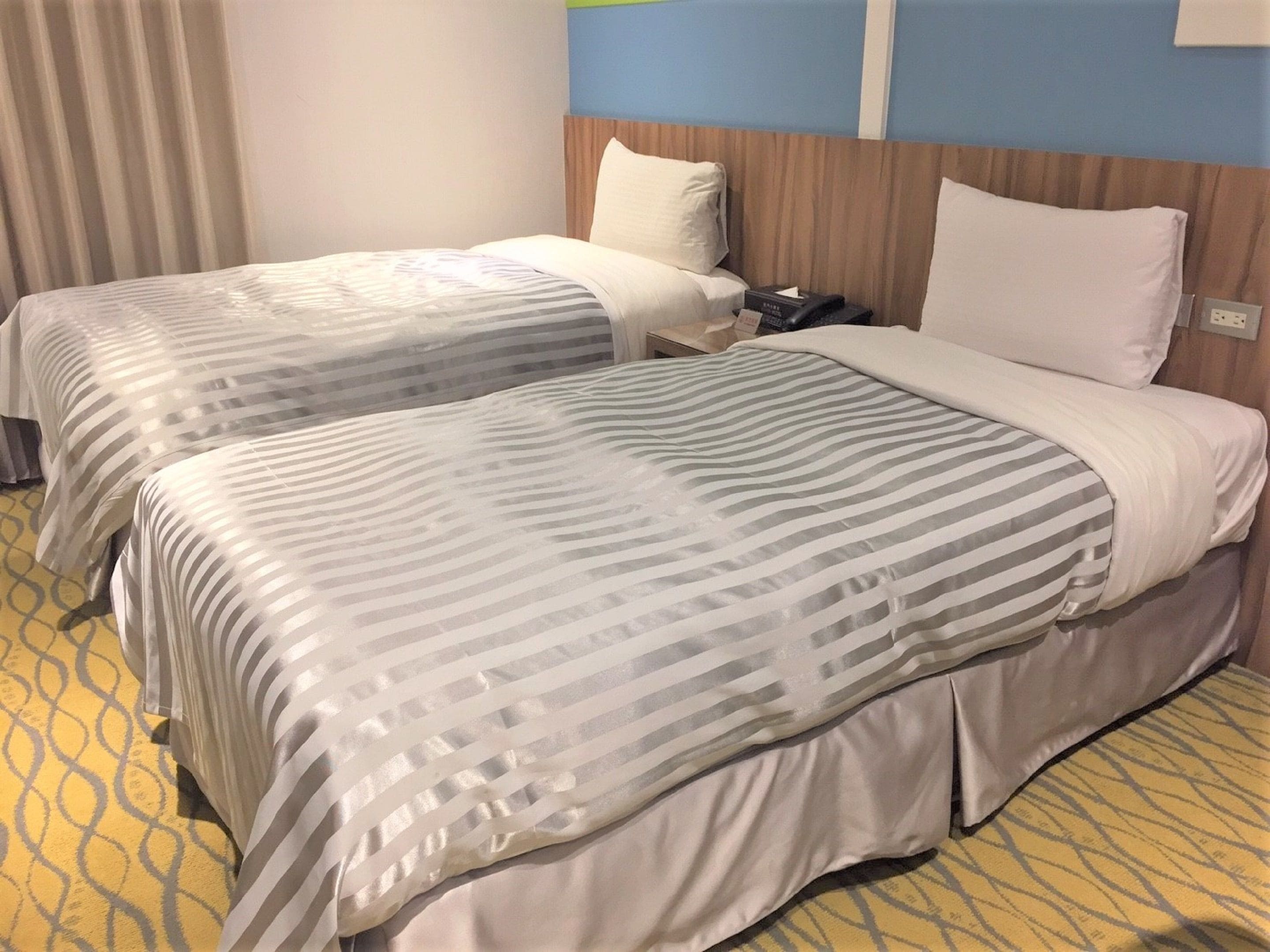 business twin room | in-room safe, desk, laptop workspace, soundproofing