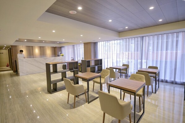 Lobby sitting area - Ximen Hotel (Taipei)