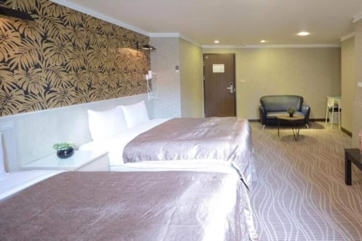 Standard Quadruple Room | In-room safe, desk, laptop workspace, soundproofing