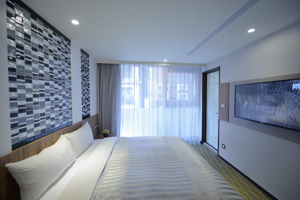 In-room safe, desk, laptop workspace, soundproofing