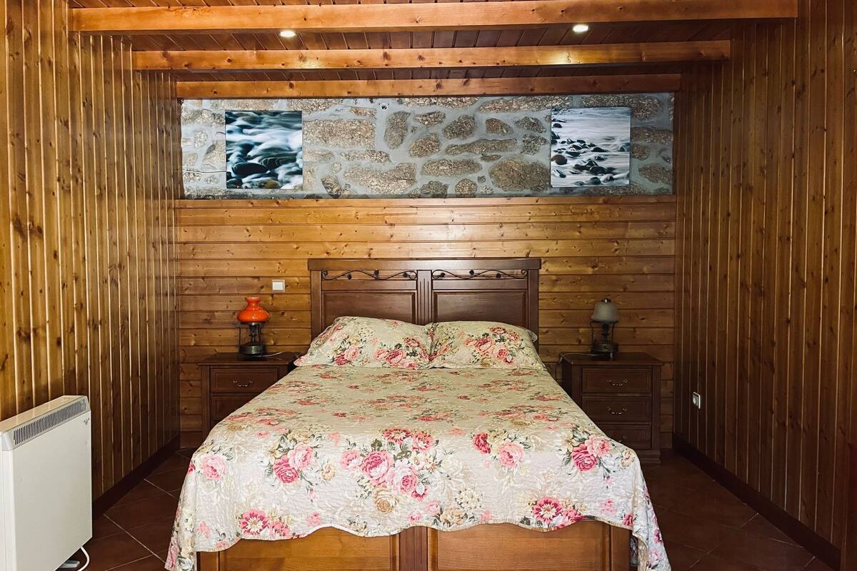 Apartment, 1 Bedroom, Terrace | 1 bedroom, desk, soundproofing, iron/ironing board