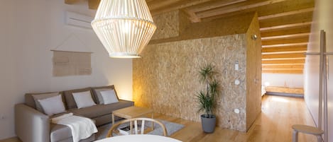 Loft | Woonruimte | Een flatscreentelevisie