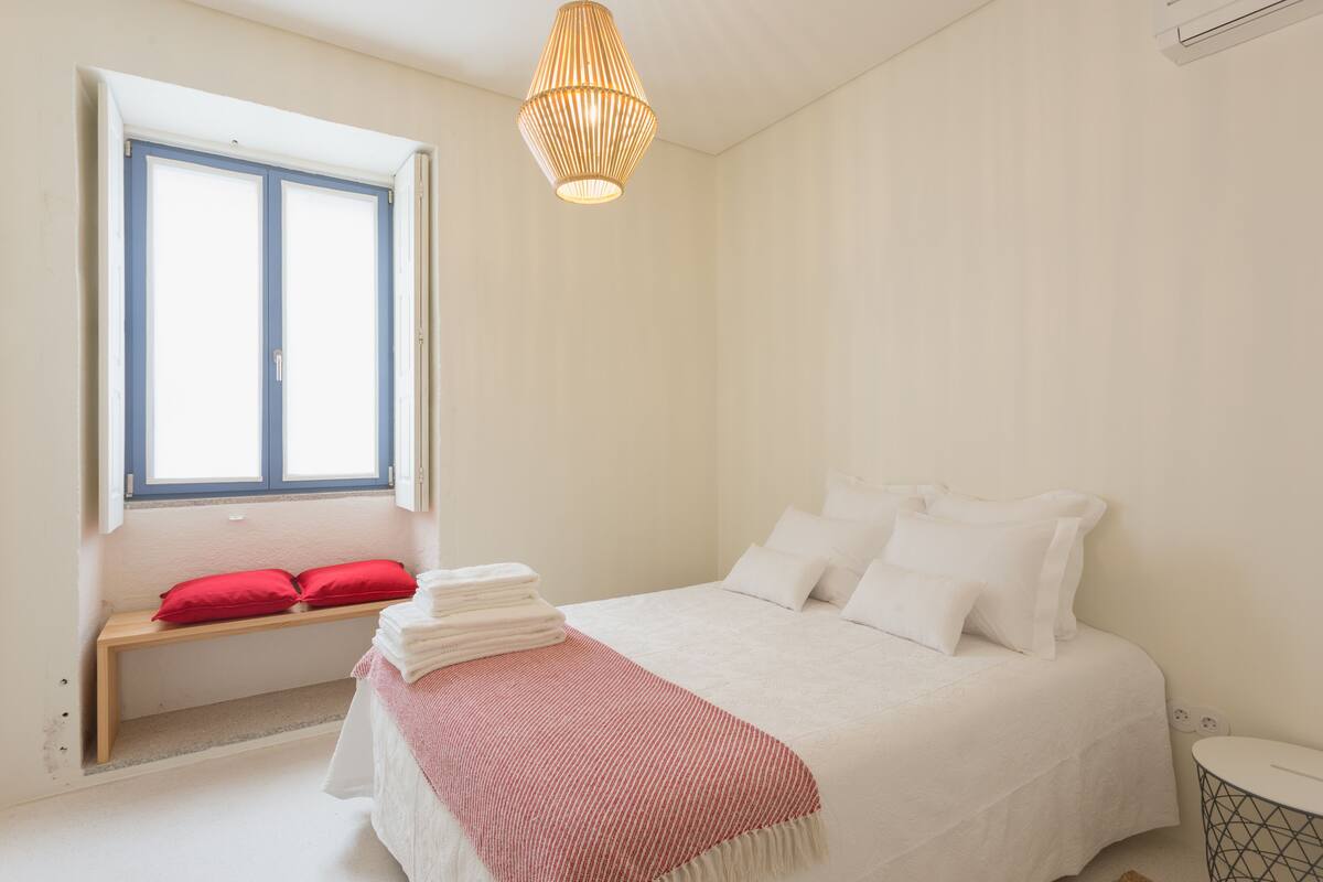 1 habitación, tabla de planchar con plancha, wifi gratis y ropa de cama