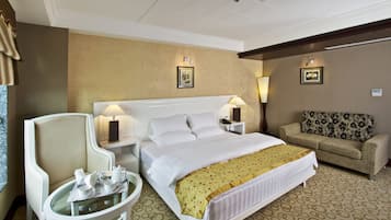 Club Suite | Living area | TV