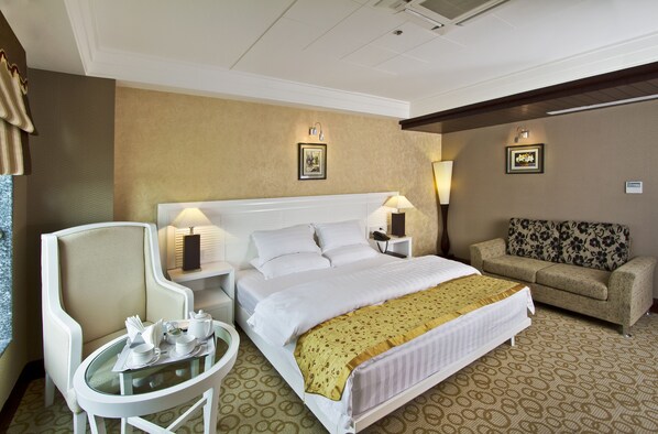 Club Suite | Living area