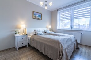 Leilighet – city, 1 soverom, balkong | Oppholdsrom | Flatskjerm-TV