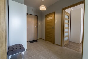 Leilighet – city, 1 soverom, balkong | Oppholdsområde | Flatskjerm-TV