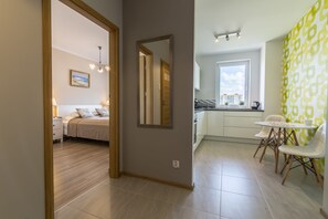 Leilighet – city, 1 soverom, balkong | Oppholdsområde | Flatskjerm-TV