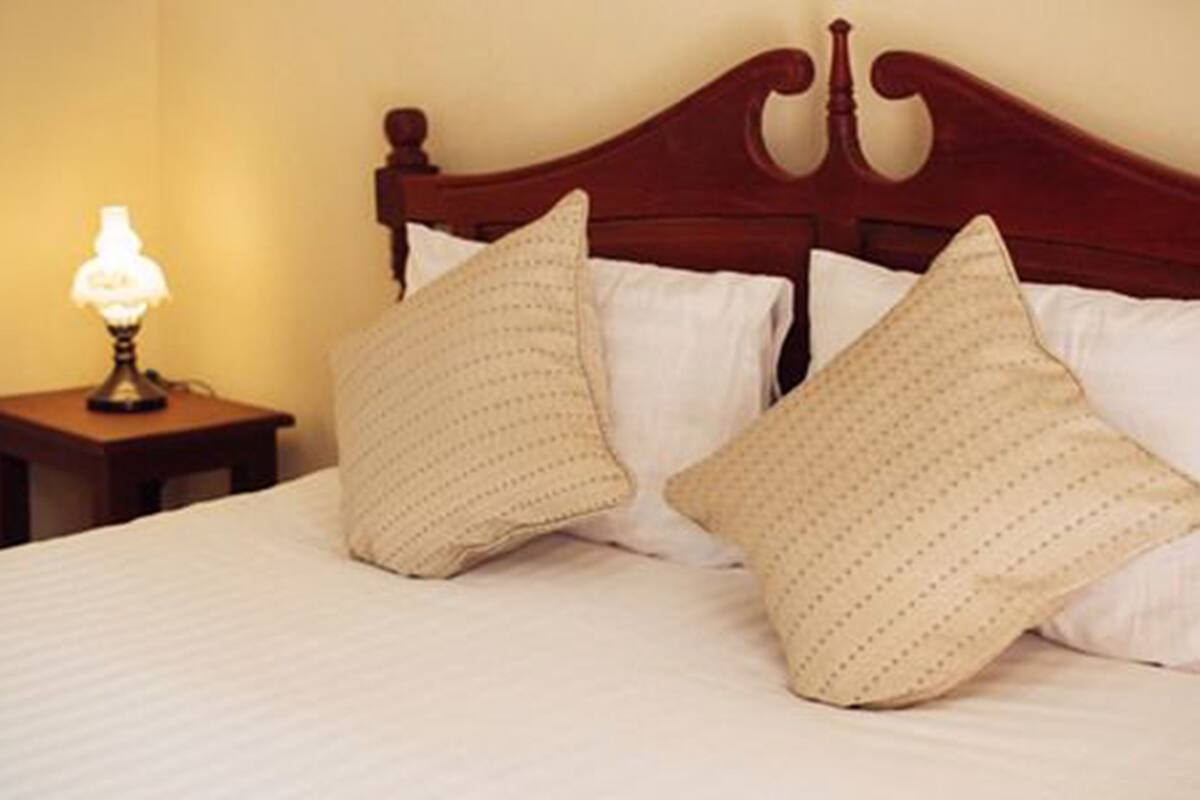 deluxe room 1 person | minibar, in-room safe, desk, free cots/infant beds