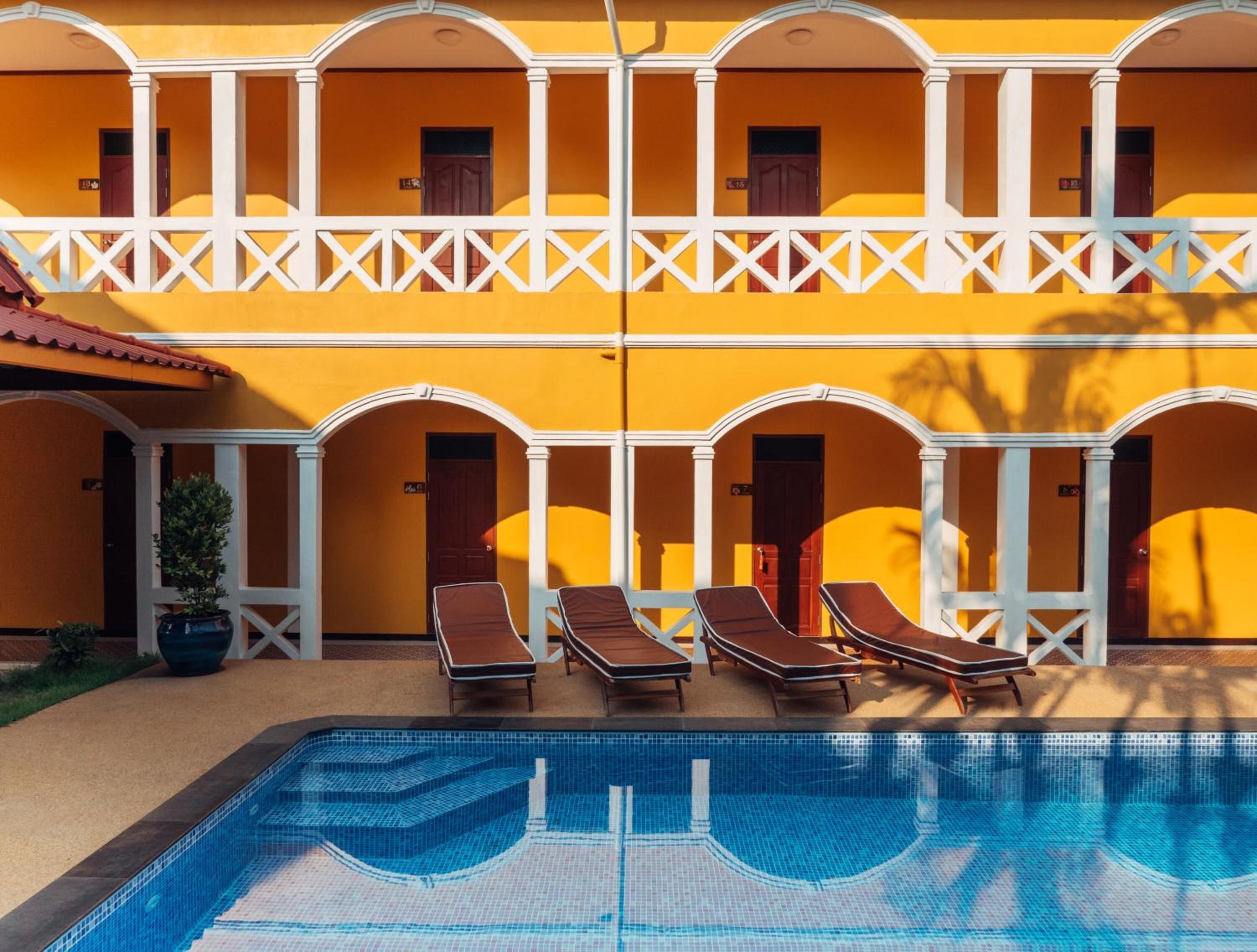 Outdoor pool, pool loungers