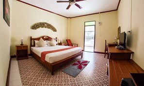 ห้องดีลักซ์ (2 Persons) | มินิบาร์, ตู้นิรภัยในห้องพัก, โต๊ะทำงาน, เปล/เตียงเด็กอ่อน (ฟรี)