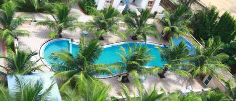 Kolam renang outdoor