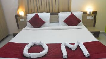 1 bedroom, desk, rollaway beds
