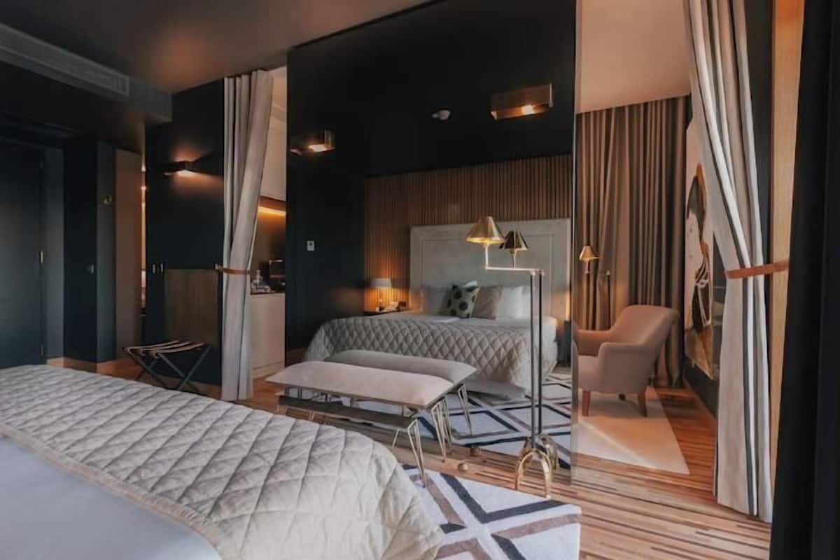 1 bedroom, Egyptian cotton sheets, premium bedding, memory foam beds