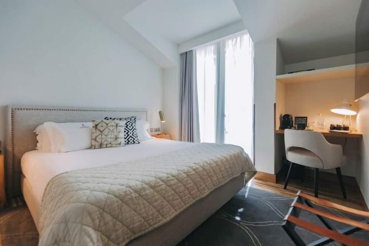 Egyptian cotton sheets, premium bedding, memory-foam beds, minibar