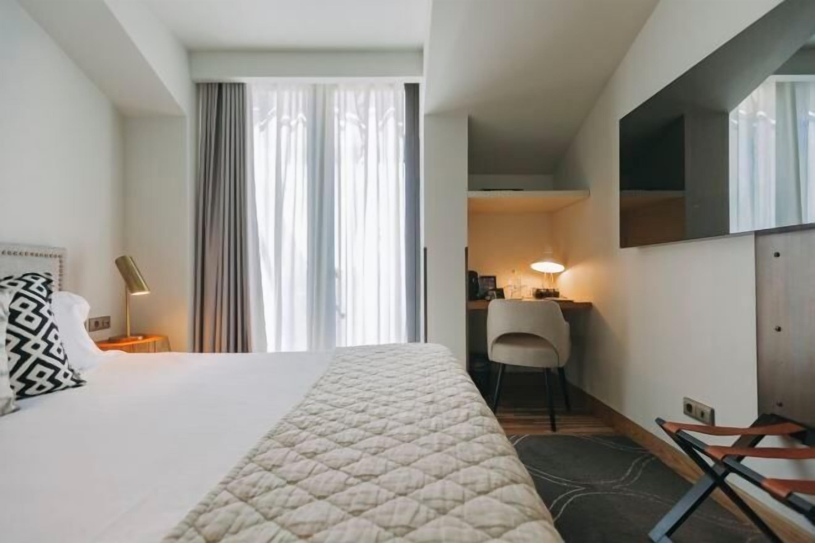 Egyptian cotton sheets, premium bedding, memory foam beds, minibar