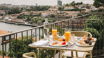 Daily buffet breakfast (EUR 25 per person)