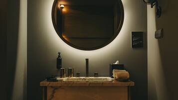 Executive Superior (balcony) | Bathroom | Designer toiletries, hair dryer, bathrobes, slippers