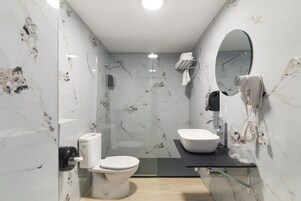 Double Room, Balcony | Bathroom | Shower, free toiletries, hair dryer, towels
