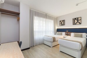 Premium bedding, down duvets, memory-foam beds, minibar - Roisa Hostal Boutique (Madrid)