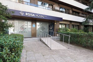 Front of property - Roisa Hostal Boutique (Madrid)