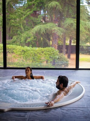 Bañera de hidromasaje interior