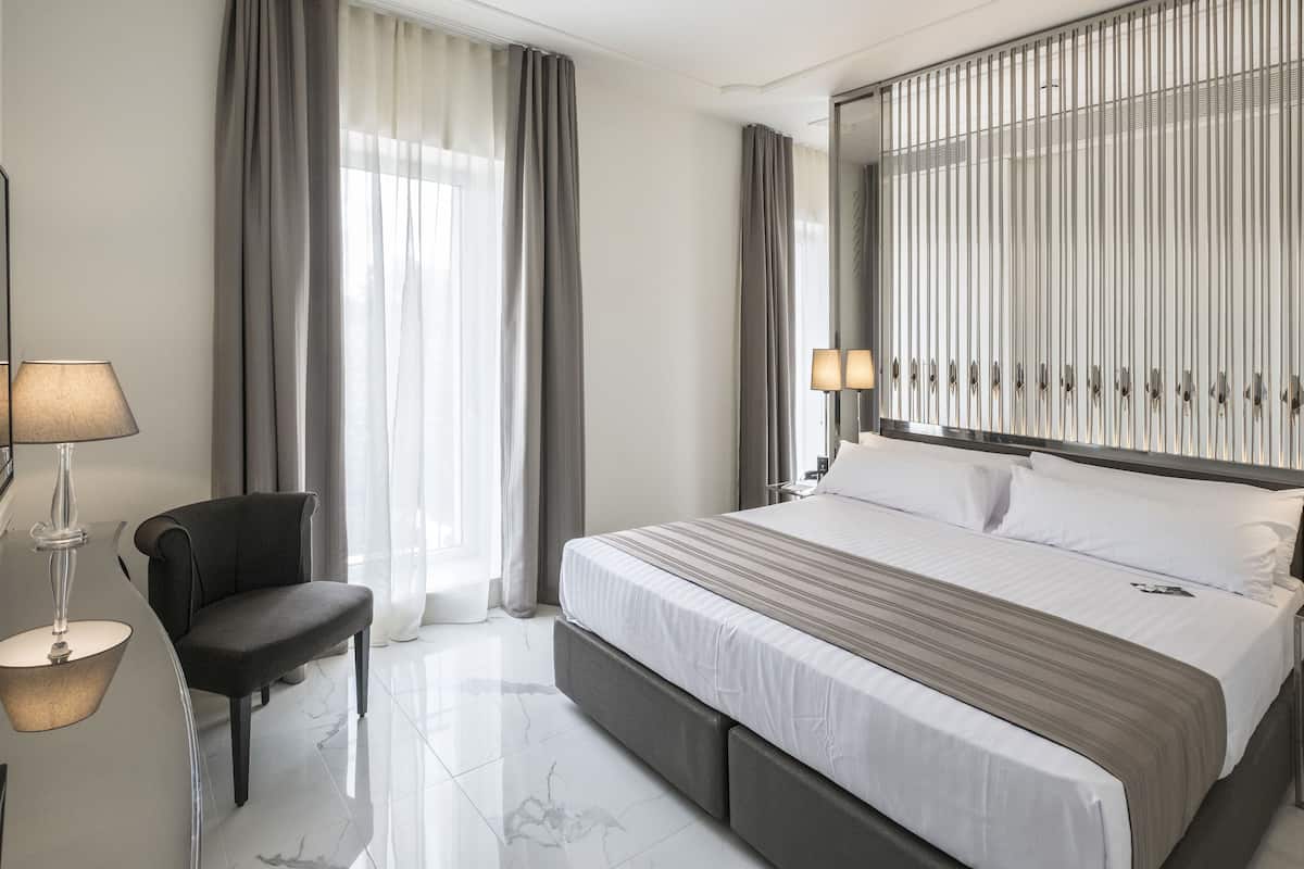 Premium bedding, in-room safe, desk, blackout curtains