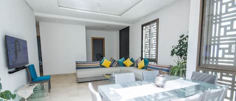 Apartment, 2 Bedrooms | In-room dining