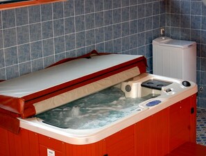 Indoor spa tub - Villa Ziad (Marrakech)