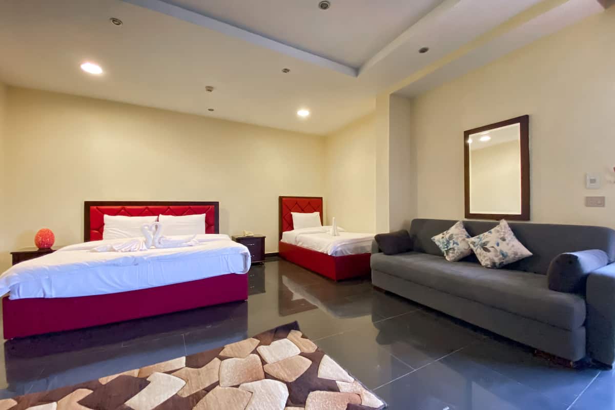 luxury suite, jetted tub | 1 bedroom, minibar, in-room safe, desk