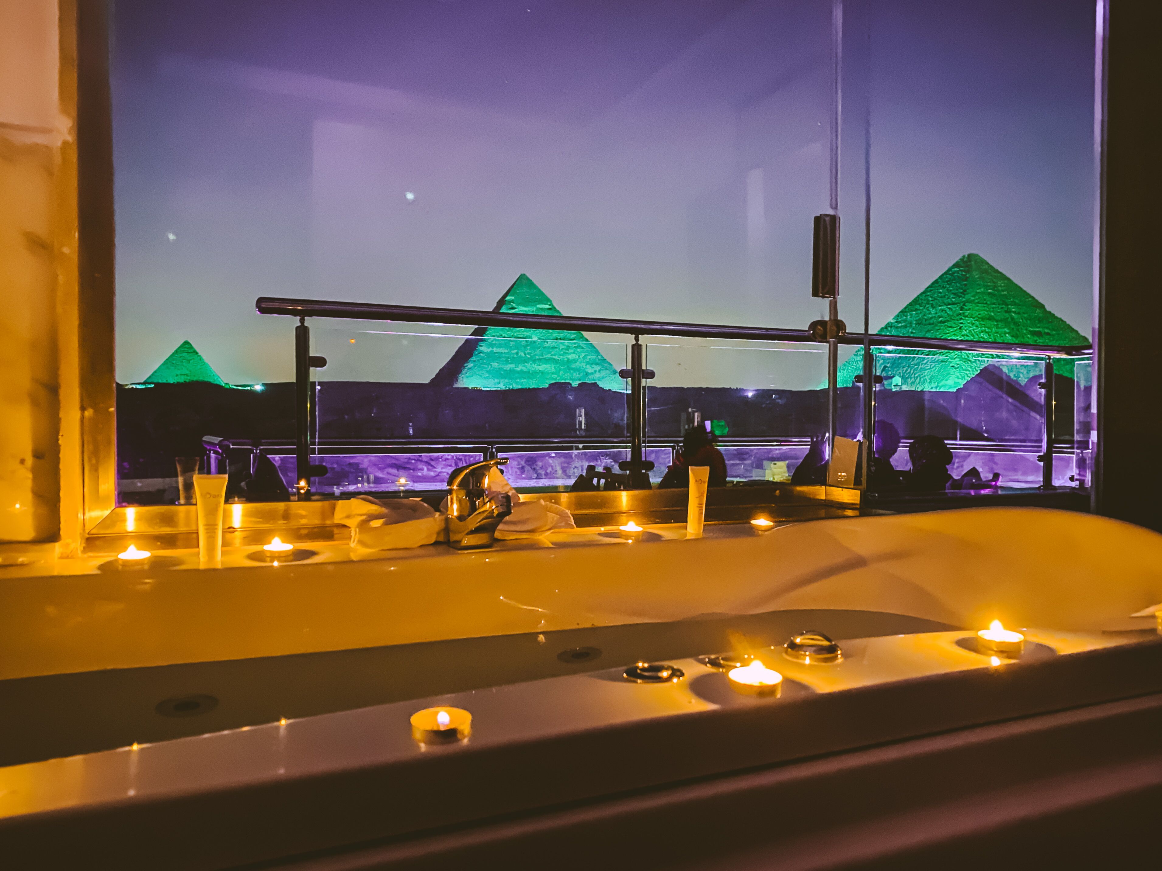 deluxe king suite with pyramids view | 1 bedroom, minibar, in-room safe, desk