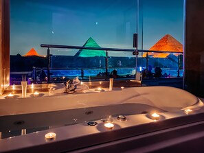 Deluxe King Suite With Pyramids View | 1 bedroom, minibar, in-room safe, desk