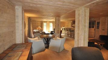 Bar lounge
